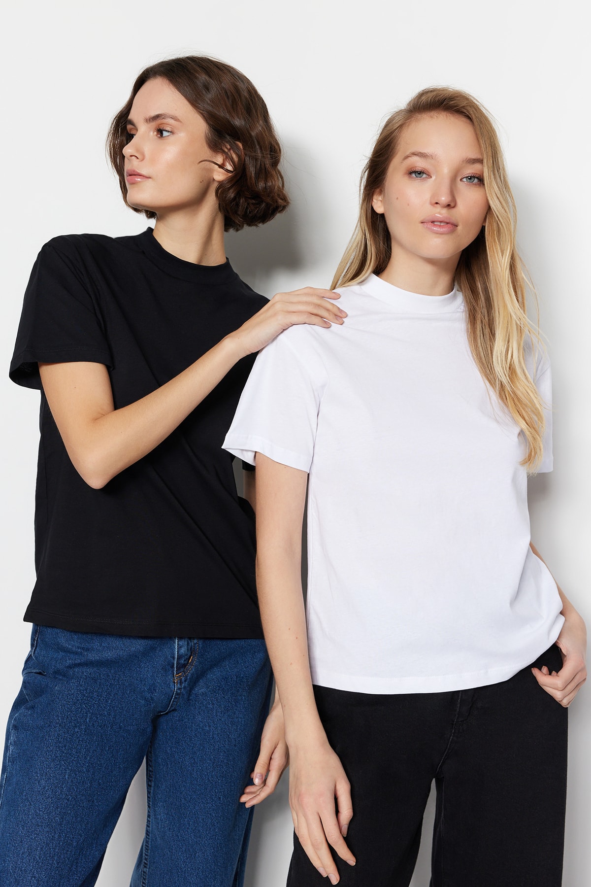Beyaz-Siyah 2'li Paket %100 Pamuk Basic Dik Yaka Örme T-Shirt TWOSS20TS1500